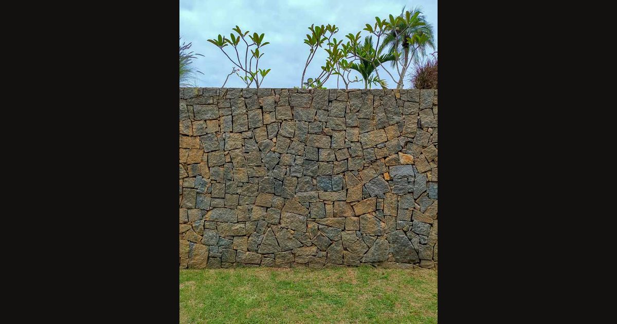 Pedra Rachão Cortada — muros e muretas